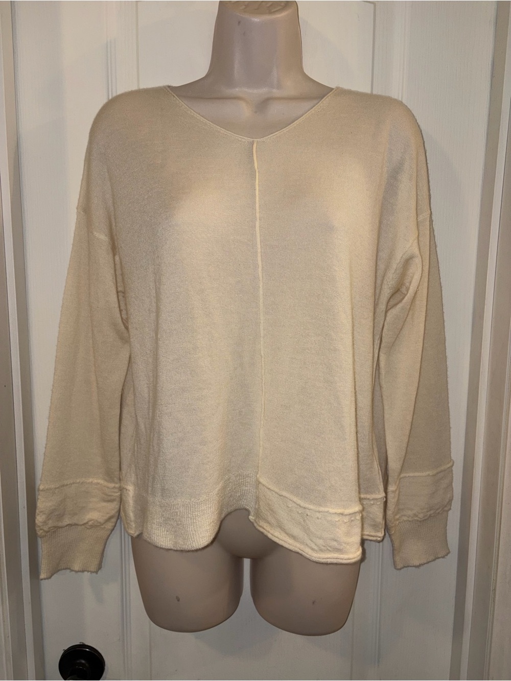MJ. Watson Cream V-Neck Cozy Pullover Top 100% Cashmere made in Italy